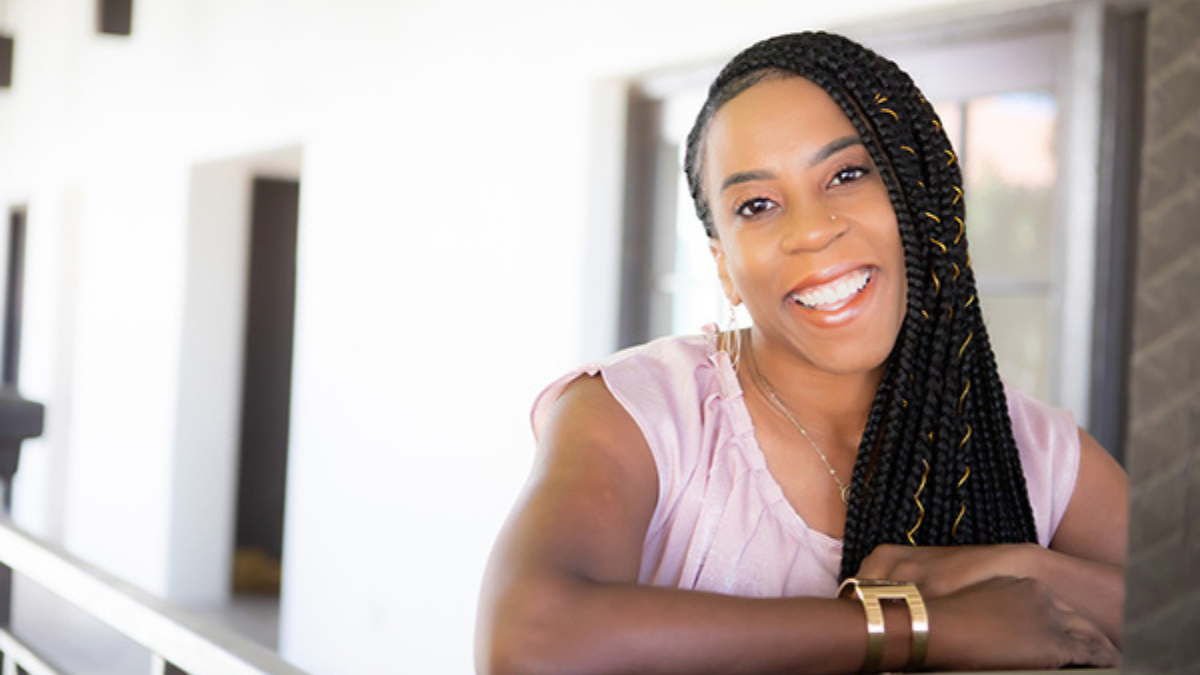 Headshot of Davonna Willis, a Black woman with long hair smiling